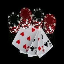 Antarmuka live blackjack di layar mobile menunjukkan meja dealer dan tombol aksi